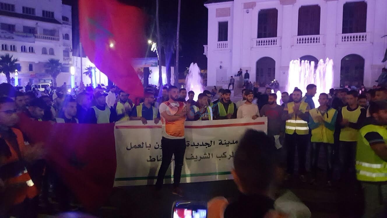 عشرات المعطلين من حاملي الشهادات يحتجون بالجديدة ويطالبون بتشغيلهم بالجرف الاصفر