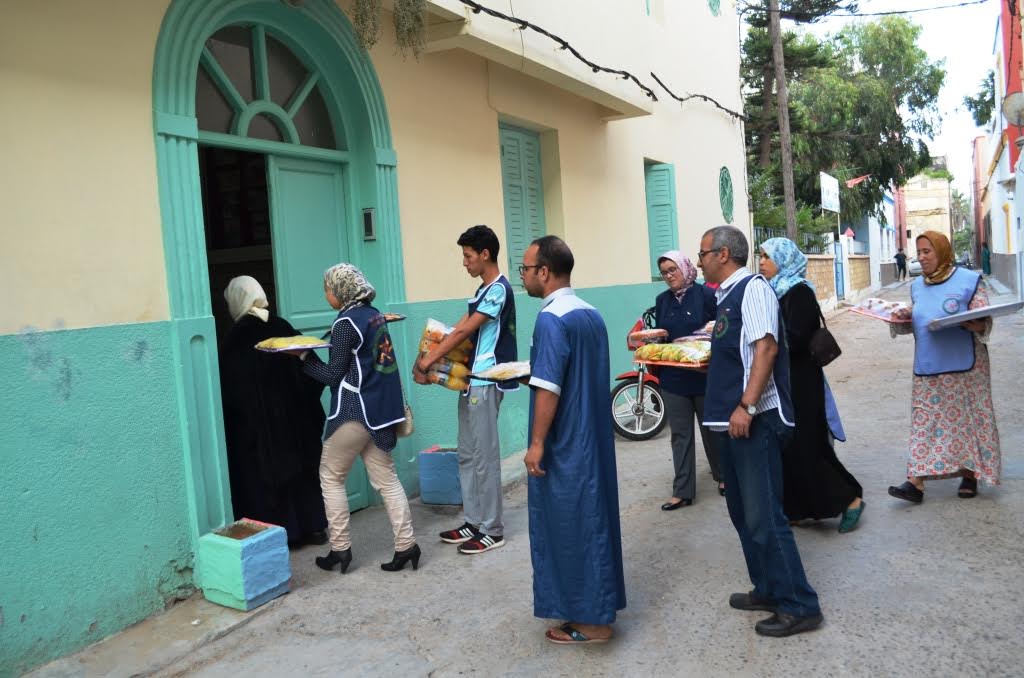 جمعية المشاعل للتنمية و التضامن تنظم افطارا  جماعيا رفقة نزﻻء دار المسنين بالجديدة