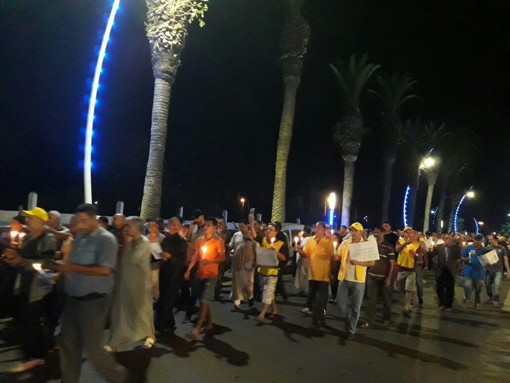 بالصور.. كونفدراليو الجديدة يخلدون ذكرى ''انتفاضة الكوميرا'' في مسيرة الشموع بوسط المدينة