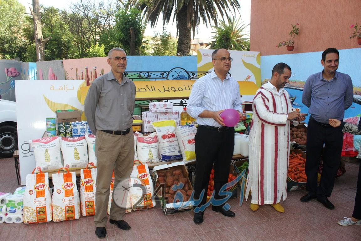 إفطار جماعي وتوزع الملابس على الأيتام والأطفال في ظروف صعبة تنفذه مؤسسة التوفيق للتمويل الأصغر