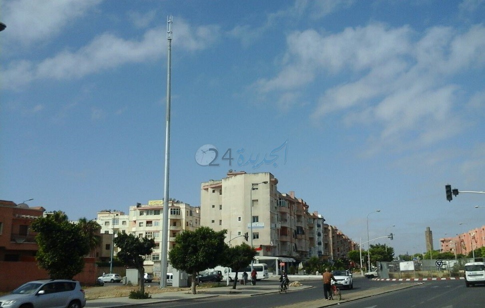 نصب لاقط هوائي ليلا بوسط الجديدة خوفا من احتجاجات الساكنة