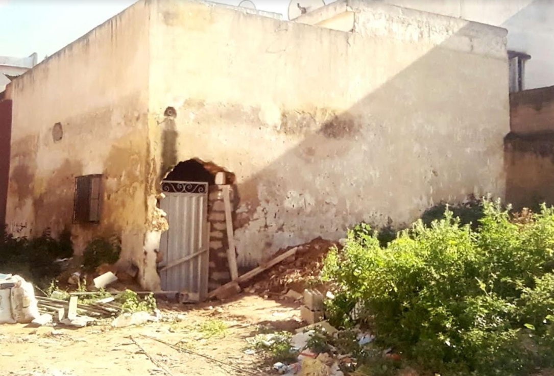 مواطن يطالب السلطات باغلاق باب عشوائي مطل على بقعته الارضية بتجزئة صابرينا بالجديدة