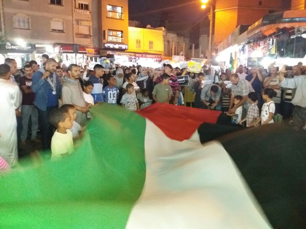 بالصور.. تنظيم وقفة احتجاجية بمدينة الجديدة تضامنا مع المسجد الاقصى