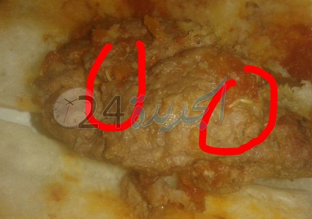 مواطن يعثر على ديدان في وجبة داخل مطعم شعبي قرب مسرح عفيفي