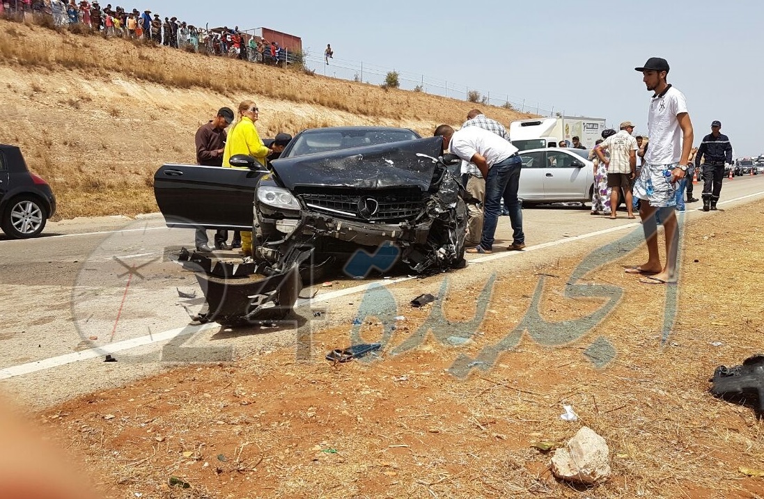 بالصور.. قتيلان وجريجان في حادثة سير مفجعة على الطريق السيار قرب آزمور