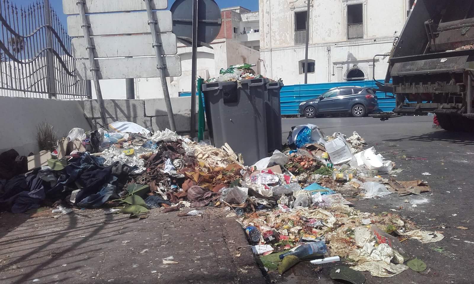 بالصور.. الجديدة تغرق في الازبال وعمال النظافة يمددون الإضراب لأيام أخرى والسلطات تلتزم الحياد