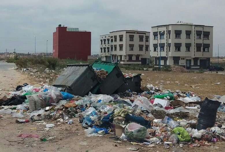 عمال النظافة يمددون اضرابهم ل5 أيام أخرى والجديدة مهددة بكارثة بيئية وصحية