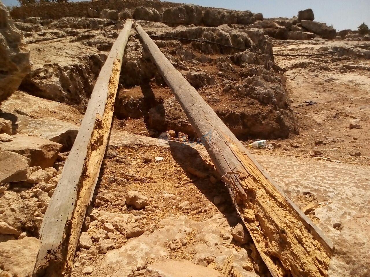 سقوط أعمدة كهربائية بجماعة اولاد عيسي يثير استياء وتخوفات الساكنة