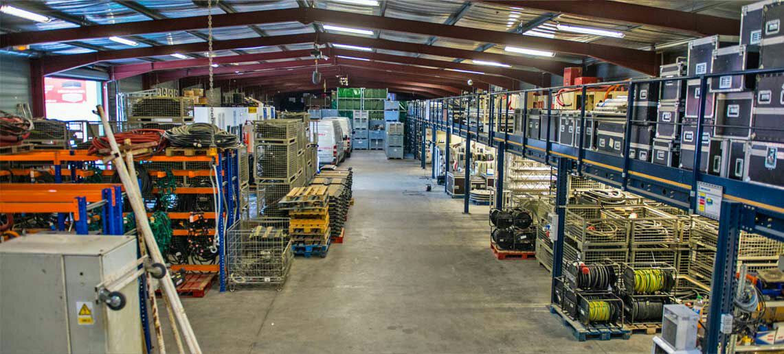 مطالب بافتحاص مستودعات مشبوهة قرب الجرف الاصفر تمارس أنشطة تجارية غامضة