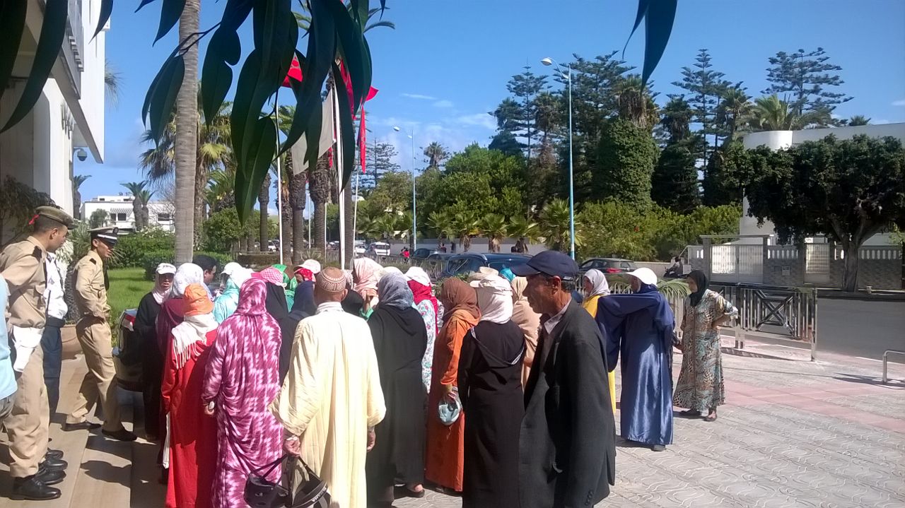 سكان دواوير الجديدة يحتجون أمام مقر  عمالة الاقليم ضد التهميش