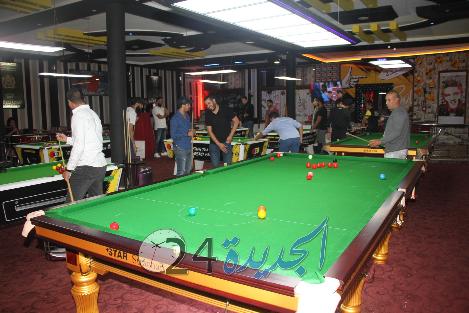 بالصور والفيديو..  افتتاح نادي''كلوب أونلاين'' للبلياردو والسنوكر بالجديدة في حلة جديدة