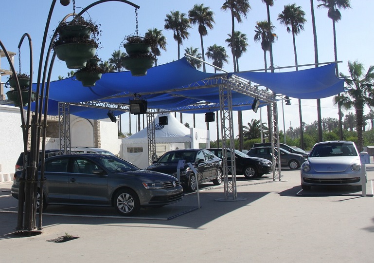 بالصور والفيديو.. تنظيم معرض لسيارات الفولسفاكن بساحة الامم المتحدة بالجديدة