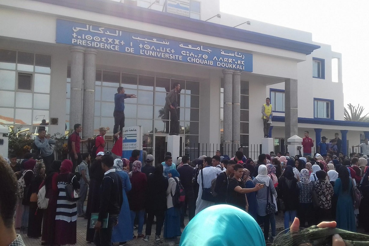 النقابة الوطنية للتعليم العالي تستنكر انتهاك الامن لحرم الحي الجامعي بالجديدة وتطالب بتغليب لغة الحوار