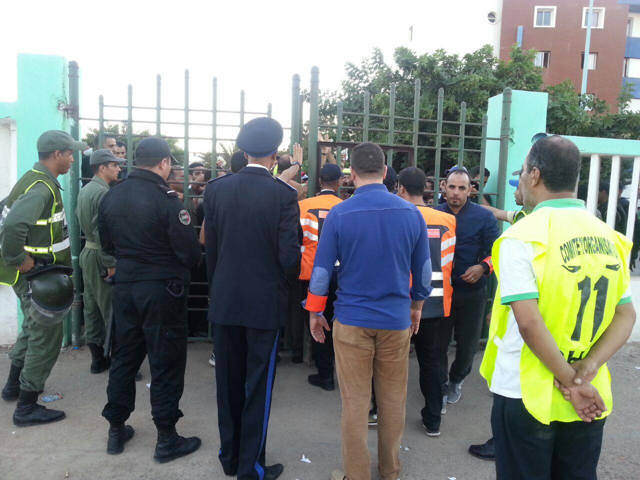 إجماع على تحميل الأمن مسؤولية منع وتعنيف مناصري الدفاع الجديدي أمام ملعب العبدي