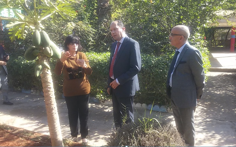 مدير اكاديمية جهة الدار البيضاء سطات يحل بمجموعة مدارس الحوزية في زيارة تفقدية