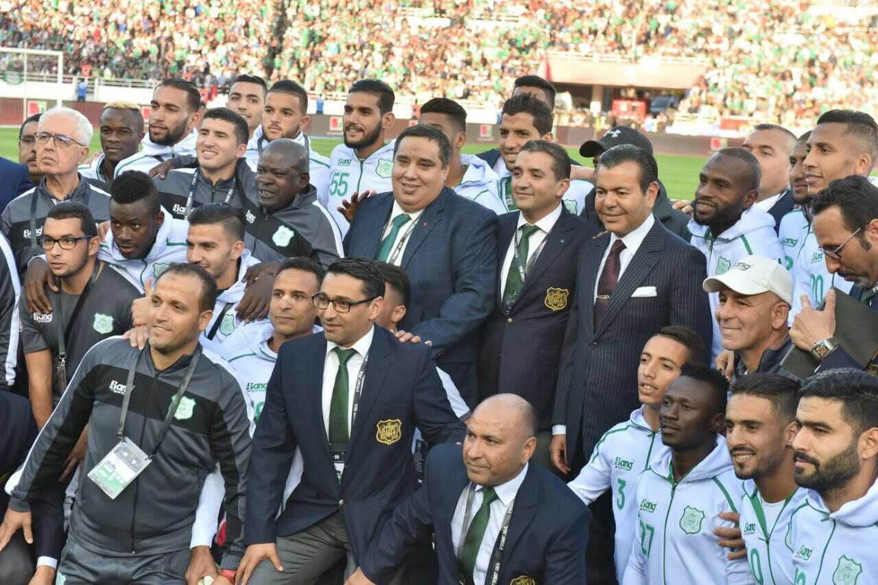 هذا هو الوفد الذي قدمه الدفاع الجديدي الى الأمير مولاي رشيد في نهائي كأس العرش