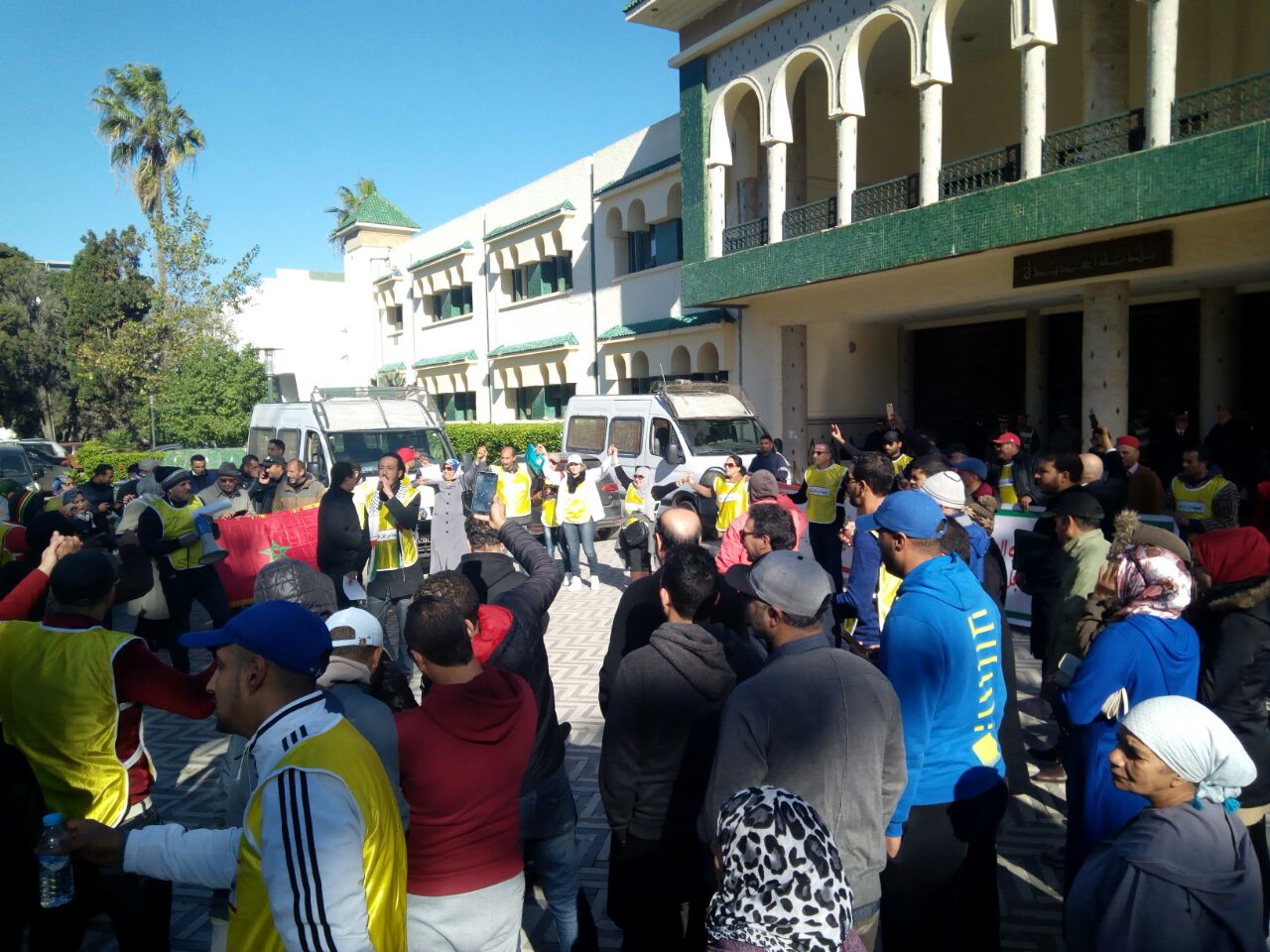 'جمعويون'' يحتجون أمام مقر جماعة الجديدة للمطالبة باحداث مقبرة للمدينة