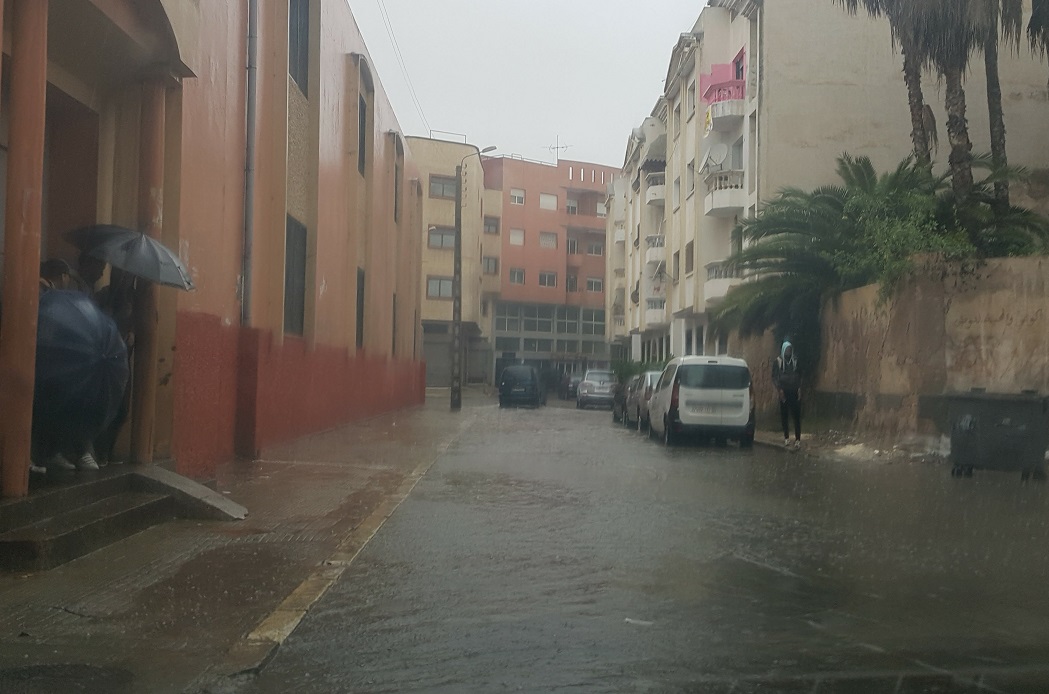 الأمطار تغرق الأحياء السكنية بالجديدة واستياء من عدم استجابة ''لاراديج'' مع شكايات المواطنين