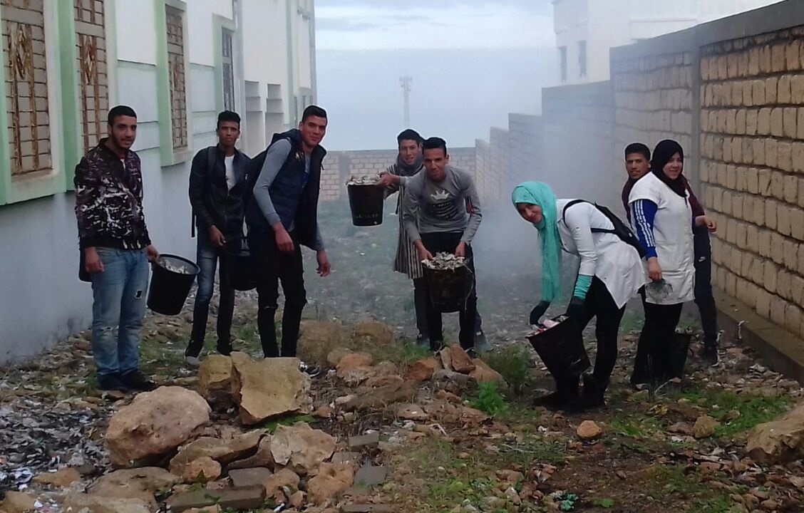 ثانوية المسيرة التأهيلية بأولاد غانم تنظم نشاطا بيئيا