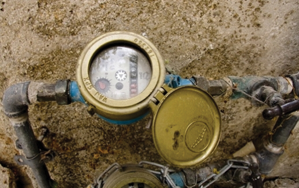 مجهولون يستهدفون بالسرقة الموصوفة عدادت الماء للاقامات السكنية بالجديدة