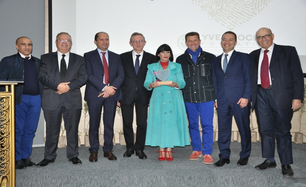 مديرة مدرسة الحوزية تفوز بجائزة ''ارض النساء'' لمؤسسة ''ايف روشي'' الفرنسية في نسختها التاسعة بمراكش