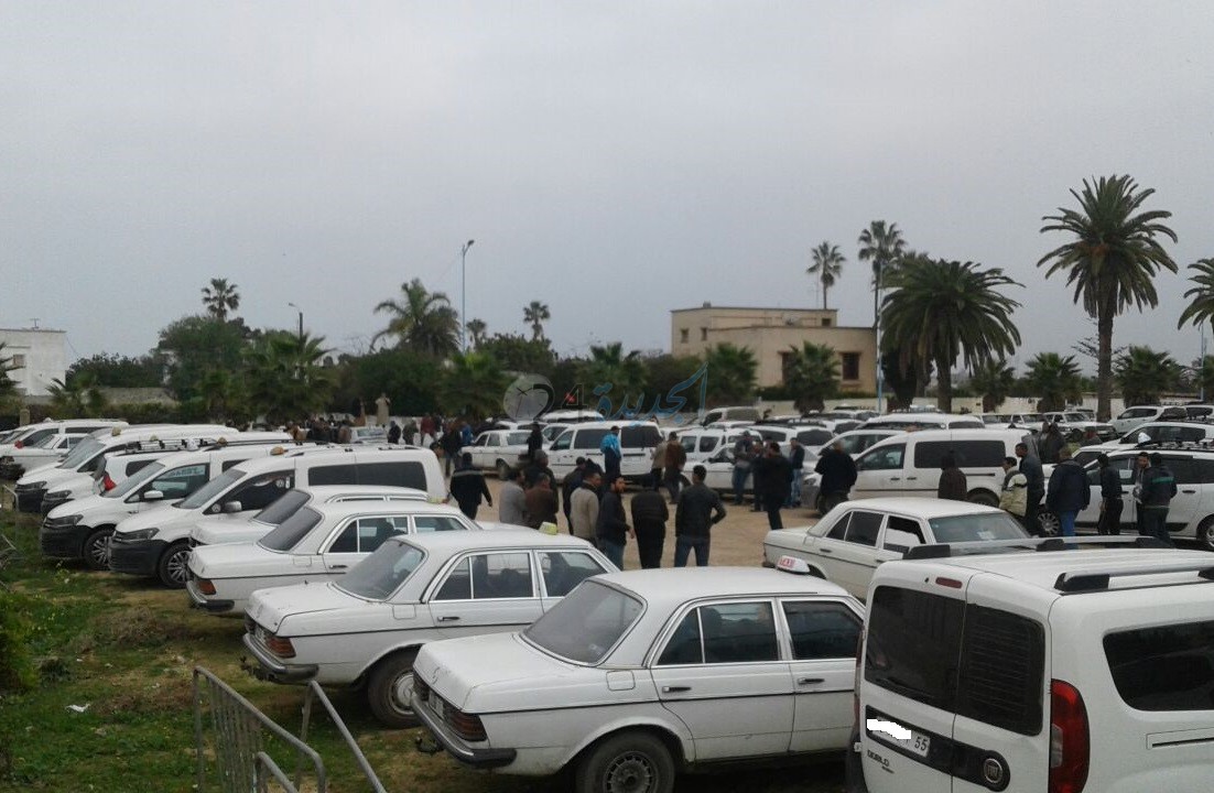 نقابة الاتحاد الوطني لمقاولات سيارات الأجرة والنقل تعلن عن إضراب إنذاري أمام عمالة الجديدة