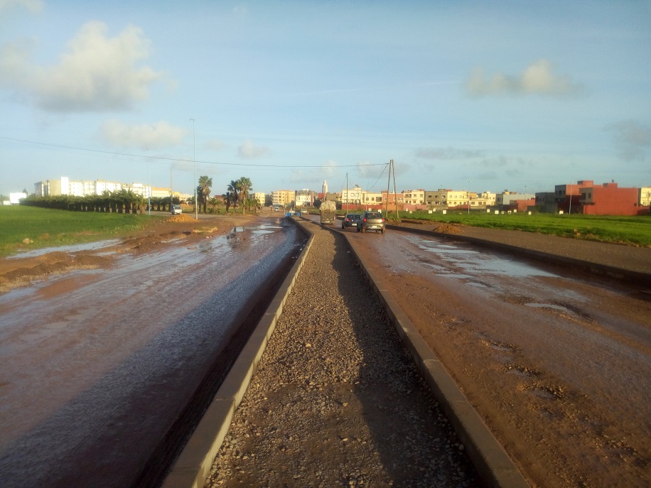 متضررون من توقف أشغال إصلاح شارع الحسن الثاني بالزمامرة يطالبون برفع الحيف عنهم