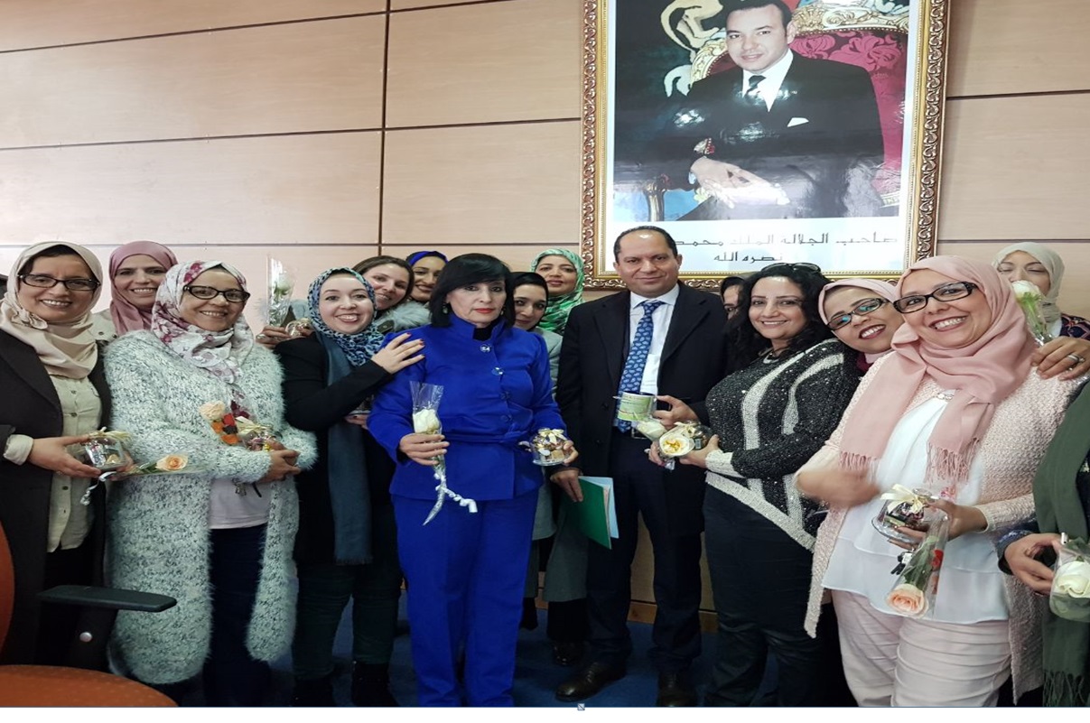 مدير اكاديمية جهة البيضاء- سطات يكرم مديرة مجموعة مدارس الحوزية