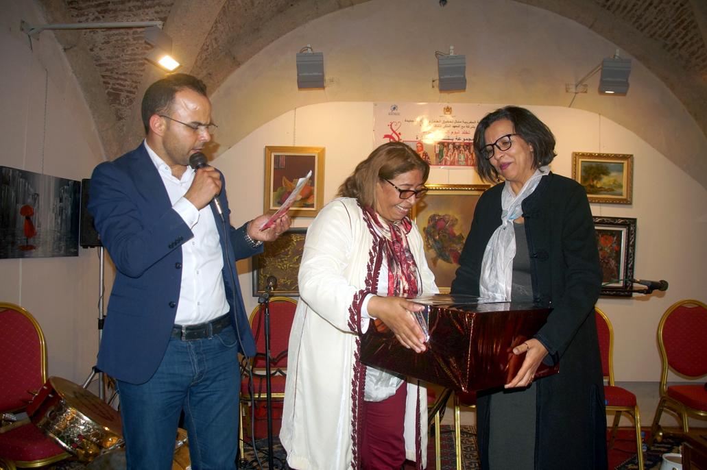 الجديدة: تكريم الـفنـانة الـتـشكـيلية نـاديـة غسال في الـمـلـتـقى الـوطـني للمرأة الـمبدعة