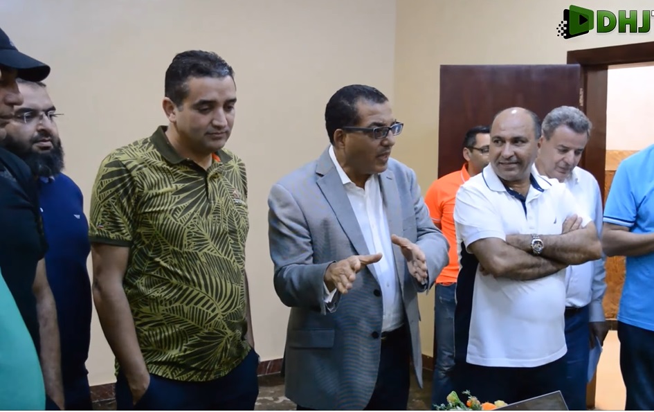 شاهد بالفيديو.. سفير المغرب في الكونغو يدعم الدفاع الجديدي في مباراته ضد فيتا كلوب