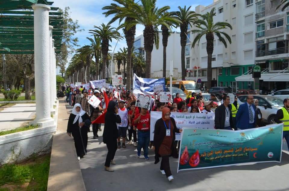 تنظيم مسيرة تحسيسية حاشدة لتلاميذ المؤسسات التعليمية بالجديدة تحت شعار 'صناع الامل'