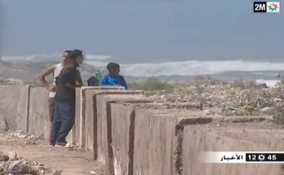 تقرير القناة الثانية حول الجدل الذي أثاره بناء سور على طول شارع النصر بالجديدة