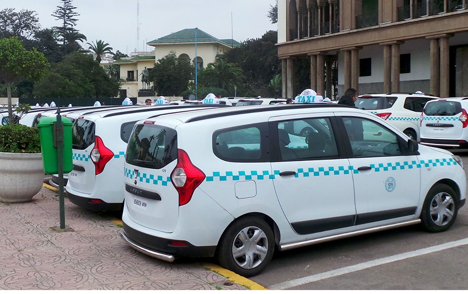 سائقو سيارات أجرة بإقليم الجديدة يتساءلون عن أسباب تأخر الدعم المالي