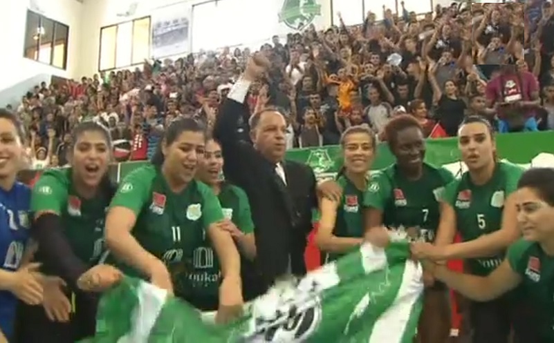 لاول مرة في تاريخ الجديدة.. اناث الدفاع الحسني الجديدي للكرة الطائرة يتوجن بكأس العرش