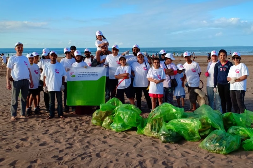 جمعويون ينظمون حملة نظافة بشاطئ الجديدة