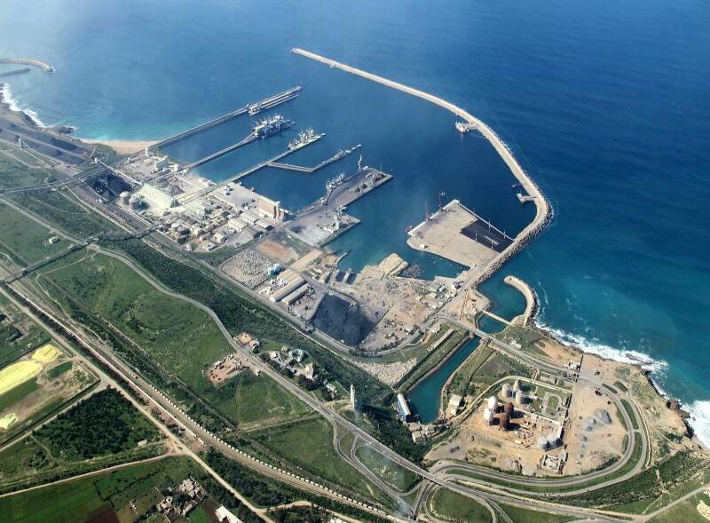 المديرة العامة للوكالة الوطنية للموانىء تنهي عمل قائد قبطانية ميناء الجرف الأصفر