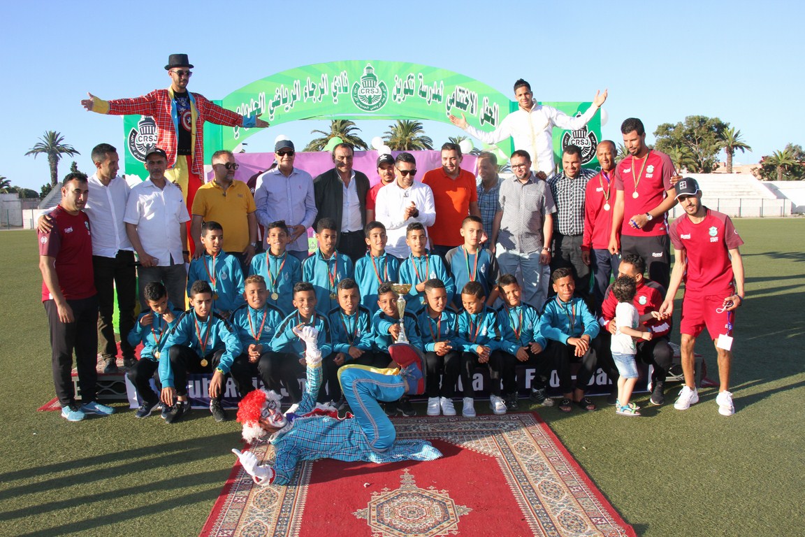 بالصور.. مدرسة كرة القدم الرجاء الجديدي تختتم موسمها الرياضي بحفل متميز