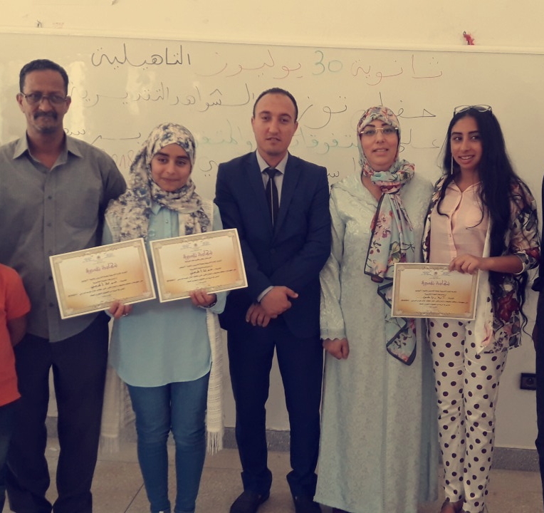 ثانوية 30 يوليوز بسيدي بنور تحتفي بالتلاميذ المتفوقين