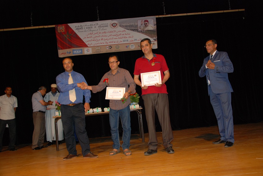 ثانوية دكالة التأهيلية بسيدي بنور تتوج بوسام منتدى الأخلاقيات والقيم