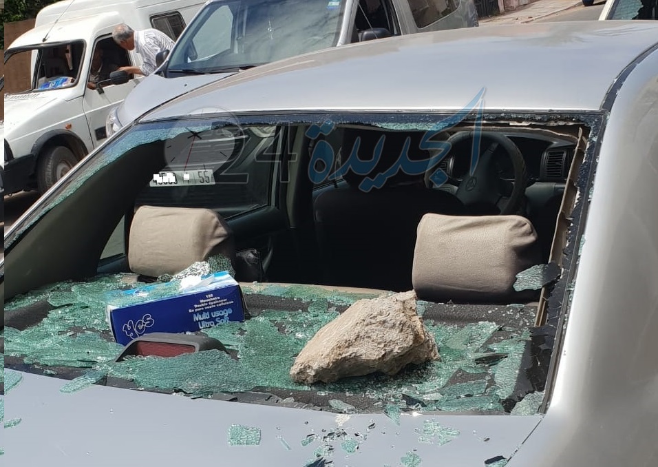 بالصور.. شاب ''مقرقب'' يخلق الرعب في الشارع العام بوسط الجديدة