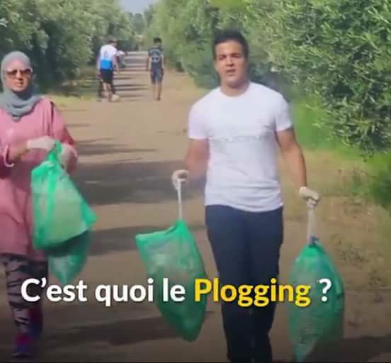 أستاذ من الجديدة ينظم  مبادرة تطوعية تحت شعار ''رياضة ونظافة'' بشاطئ الجديدة