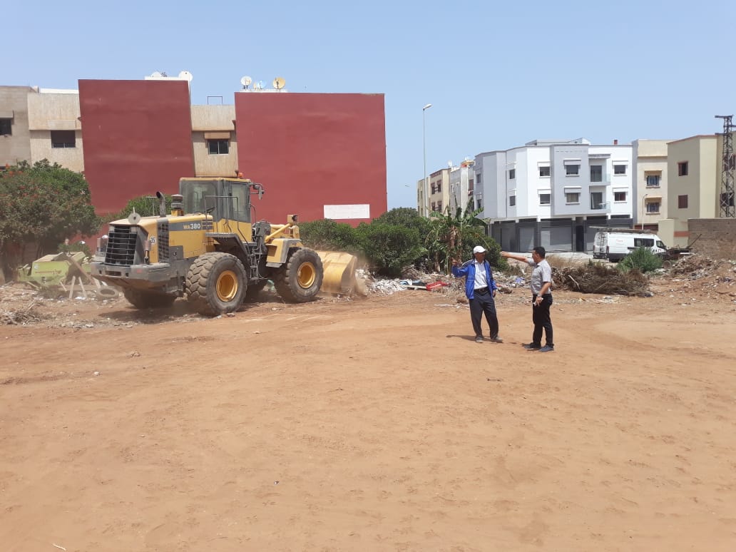 الملحقة الادارية الثالثة تقود حملة نظافة بأحد أكبر شوارع مدينة الجديدة