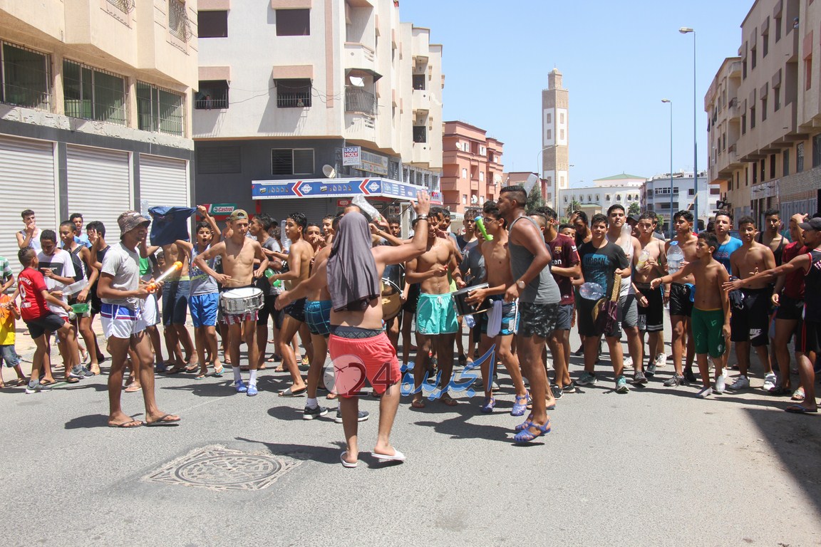 ظاهرة ''احليلو''.. أطفال وشباب يعودون الى ممارسة لعبتهم المفضلة في ثاني أيام عيد الأضحى