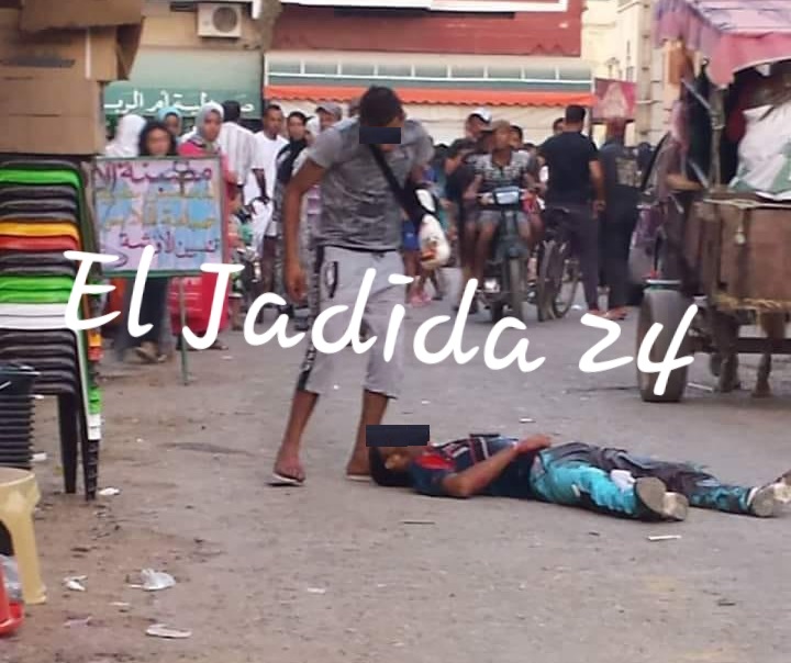 شاهد بالصورة.. طعنة غادرة تنهي حياة شاب بمركز اولاد افرج باقليم الجديدة