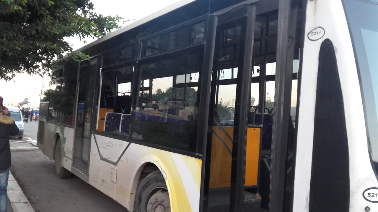 هلع وإغماءات وسط الركاب بعد رشق حافلة للنقل الحضري بالحجارة بالجديدة