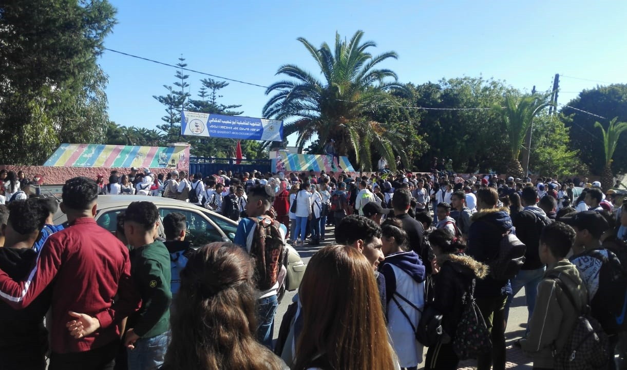 بالصور.. مئات التلاميذ يقاطعون الدراسة بثانويات واعداديات الجديدة