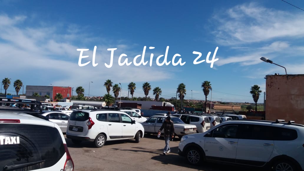 ارباب الطاكسيات بآزمور يشلون حركة النقل احتجاجا على لوبيات النقل السري