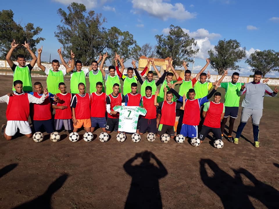 نجم الرجاء زكرياء حدراف يدعم وداد اثنين الغربية بمعدات رياضية