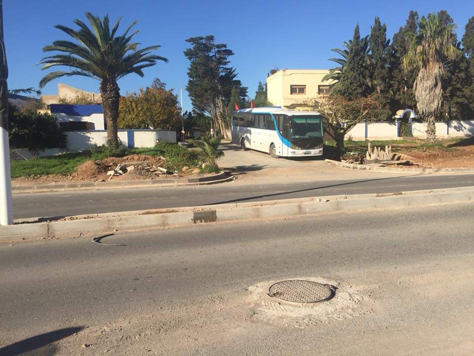 أساتذة وطلبة جامعيون يطالبون باحداث مدارة طرقية قرب مدخل كلية العلوم بالجديدة