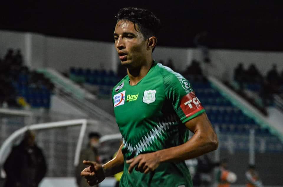 قرناس يمنح الدفاع الحسني الجديدي فوزا صعبا على حساب شباب الريف الحسيمي